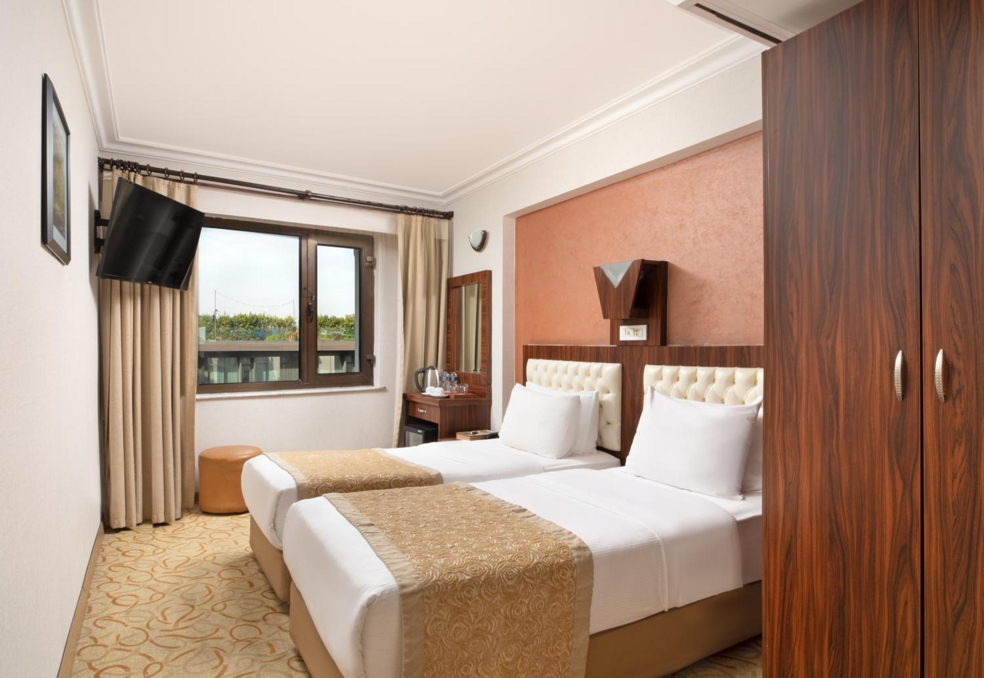 Elan Pera Hotel